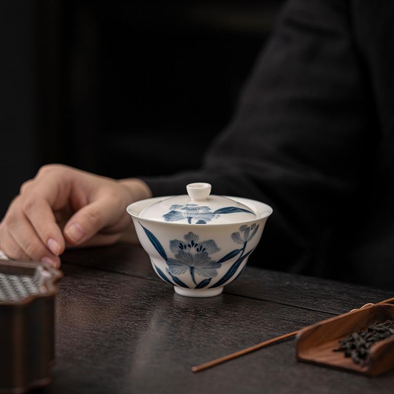 

1pcs Ceramic Tea Cup Lid Bowl Creative Retro Kung Fu Tea Cup Hand-painted Lily Underglaze Color Tea Bowl Gaiwan