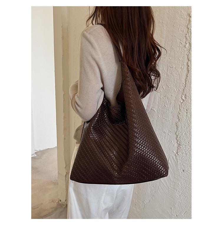 Korean Designer Large-Capacity 2026 Tote Bag: Stylish, Personalized, Women’s Fashion for Commuting - Wear As Shoulder or Crossbody.