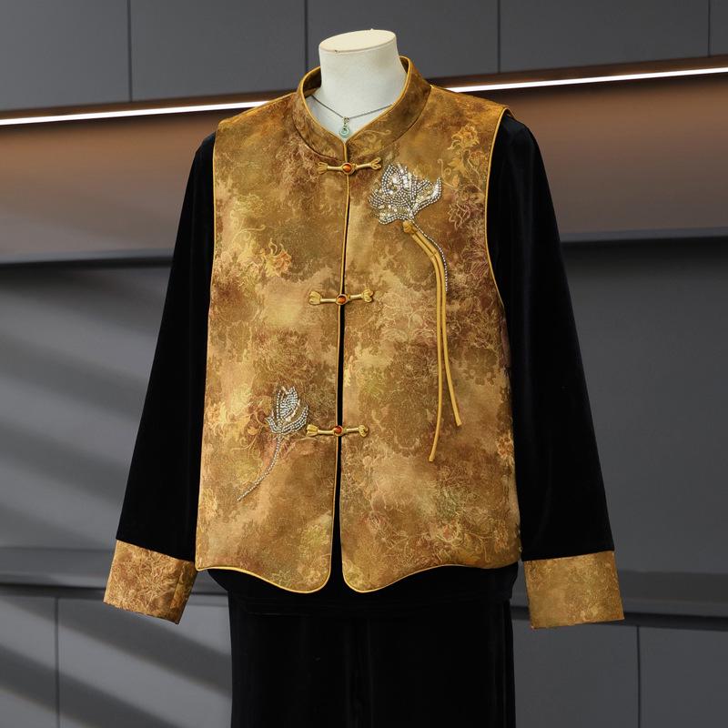 

Spring Elegant Chinese-Style Velvet Three-Piece Suit for Middle-Aged and Elderly Women 2XL (110-125 jin)