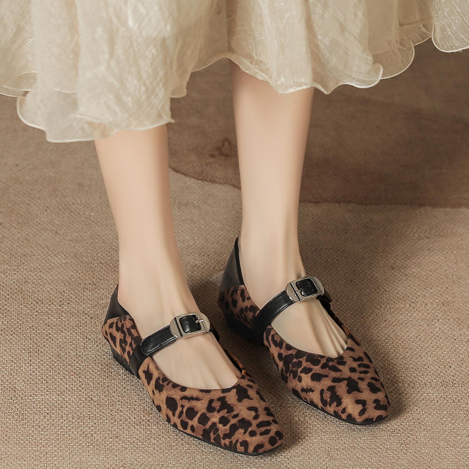 

Осень и зима новая однословная одинарная обувь женская толстый каблук леопардовый принт верхняя одежда низкий каблук квадратный носок высокие каблуки мягкая подошва Мэри Джейн замша 40 леопардовый