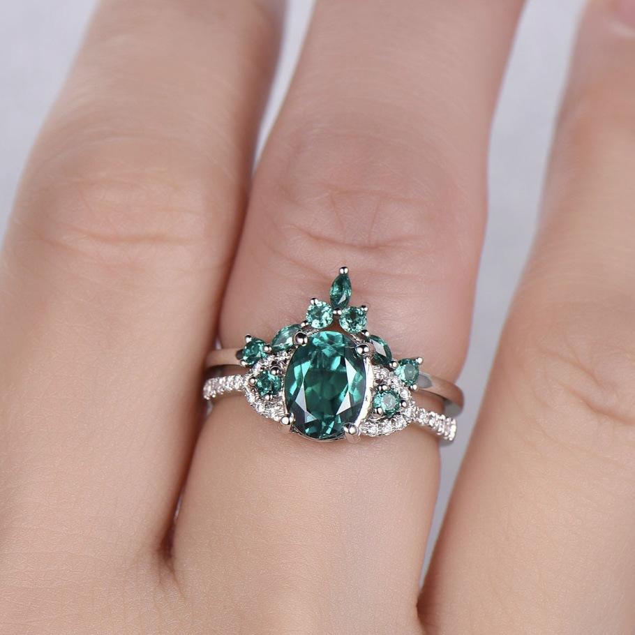 New European and American luxury green zircon ring Fashionable engagement ring with emerald gemstone