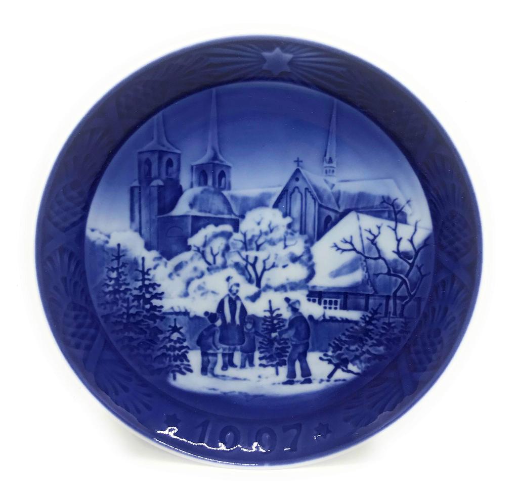 1997 Royal Copenhagen Year Plate "Roskilde Cathedral" [Item]