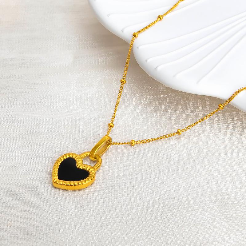 Double-Sided Black Peach Heart Necklace - Women's Niche Design, Light Luxury, 2022 Titanium Steel, Black & White Clavicle Chain.