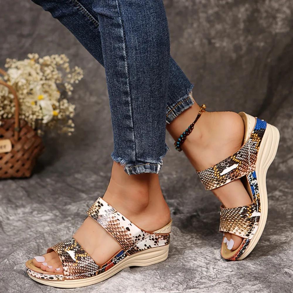 Modische Damensandalen mit offenem Zehenbereich, Slipper, Outdoor-Keilabsatz, bequeme Flip-Flops, Serpentine-Plateau, Fischmaul, orthopädische Keilabsatzsandalen