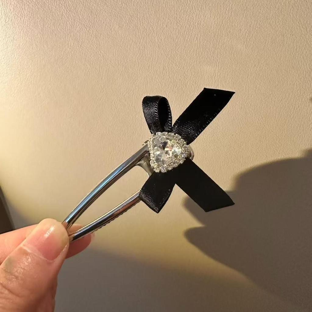 Gentle White Lace Bow Duckbill Clip for Bangs & Ponytails