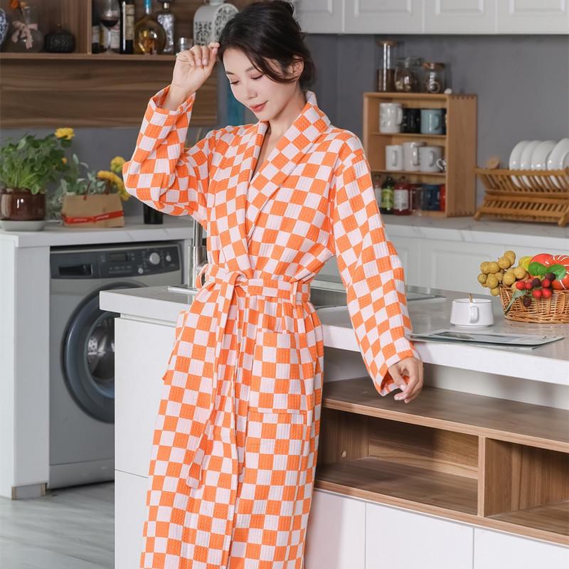 Doppellagiger Unisex-Bademantel mit Waffelmuster – dickes, saugfähiges Schachbrettdesign für Herbst und Winter.