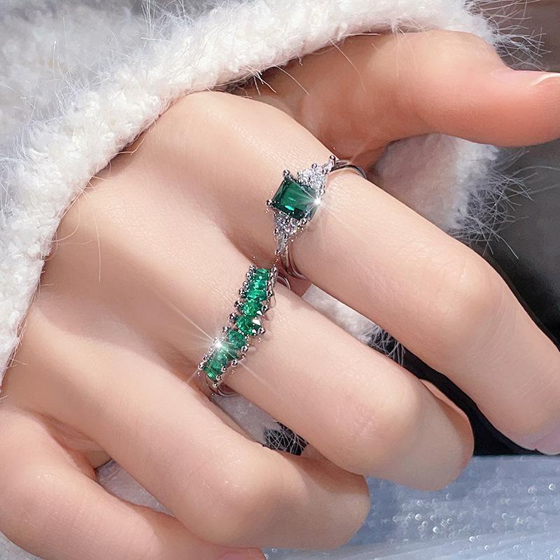 Pełny Diament Cyrkon Zielony Cyrkon Szmaragd Wysokiej Klasy Otwarty Pierścionek Układany Modny Niszowy Design Pierścionek