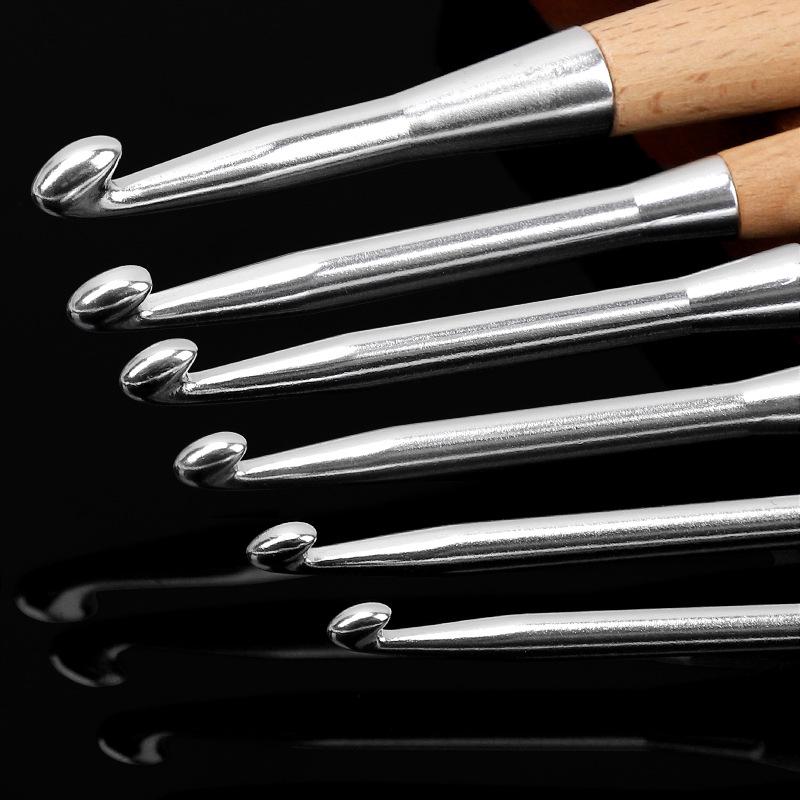 Wooden Handle Crochet Hook for DIY Knitting - High Quality Handmade Yarn Crochet Tool