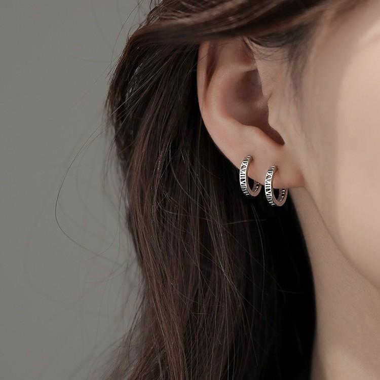 Roman Ear Buckle Circle Niche Design Earrings Women's Summer New Light Luxury Earrings