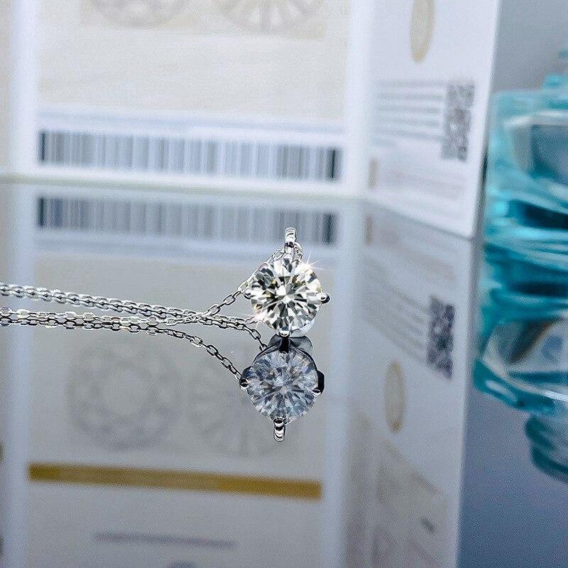 S925 Sterling Silver Necklace Female Moissanite Necklace One Carat Simple Four -Claw Stone Clavicle Chain High -End Jewelry