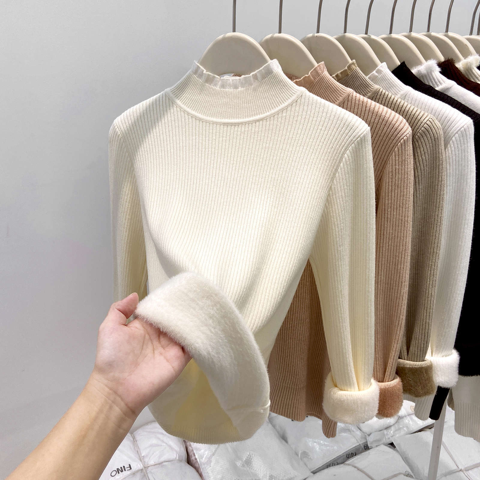 

Semi-turtleneck lace fleece knitted bottoming shirt women s spring warm integrated fleece thickened sweater with top XL абрикосовий