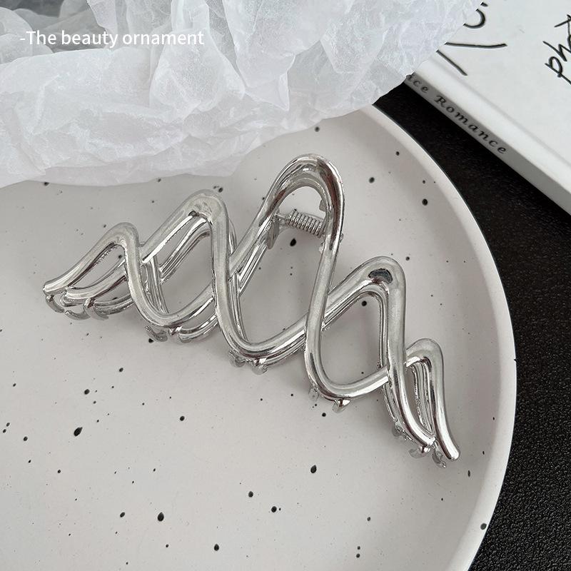 קליפס שיער גדול בצבע כסף מטאלי לשיער עבה - אביזר שיער לנשים