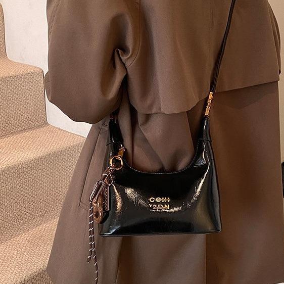 Textured Niche Bag for Women, Autumn and Winter Retro 2025 New Fashion Single Shoulder Crossbody Bag, Ladies Handheld Dumpling Bag