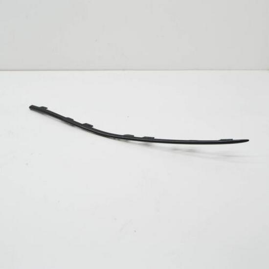 Czarna błyszcząca listwa zderzaka przedniego dla Mercedes C-Class 206 (2068854302, 2068854402)