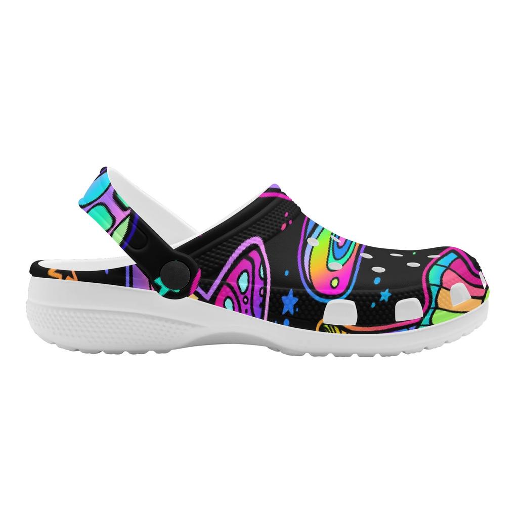 White EVA Clogs with Feather Leaf Print, Lightweight Slip On Garden Shoes, Breathable Beach Sandals, Indoor Outdoor Slippers for Men Women