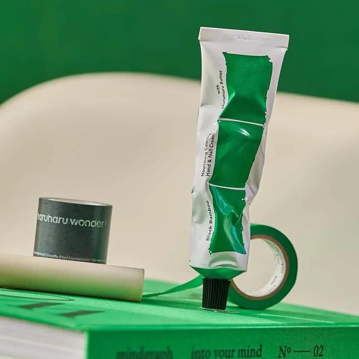 

Черный бамбук питательный успокаивающий крем для рук и ногтей 50 мл