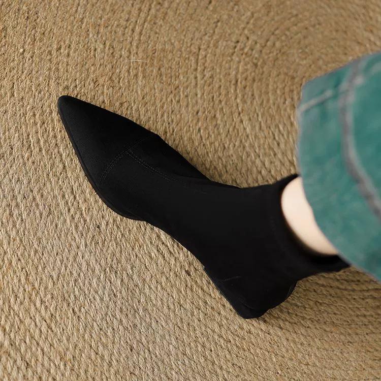 Stivaletti da donna 2026 nuovi autunno e inverno stivaletti color carne a fondo piatto stivaletti corti francesi a punta da donna