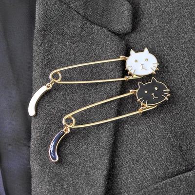 Hot-Selling Cute Black & White Wagging Tail Cat Brooch Pin