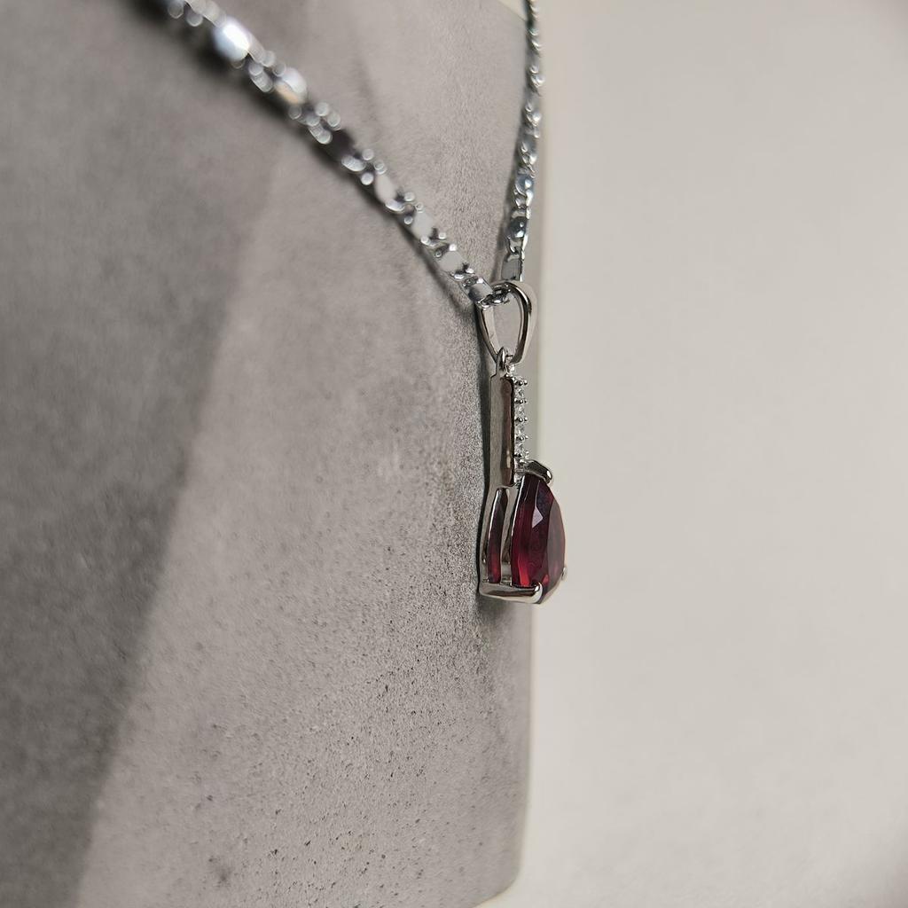 Серебряная подвеска с гранатом (60002329)