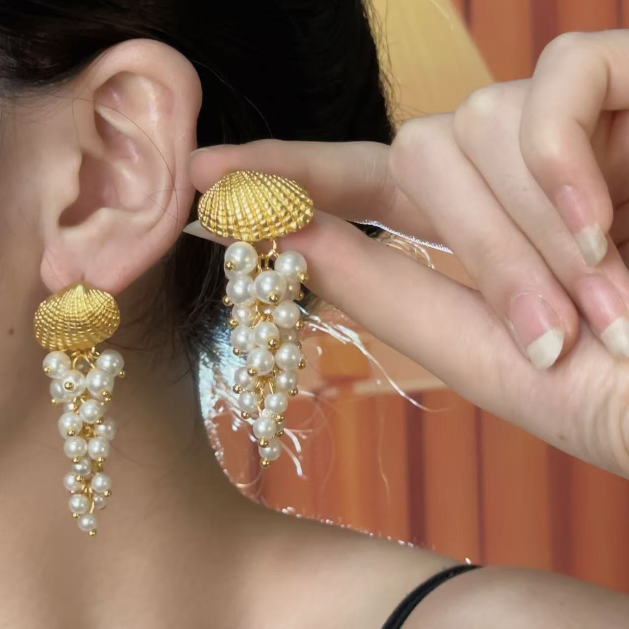 Seaside Resort Style Shell Tassel Earrings Fashionable Light Luxury Earrings for Women