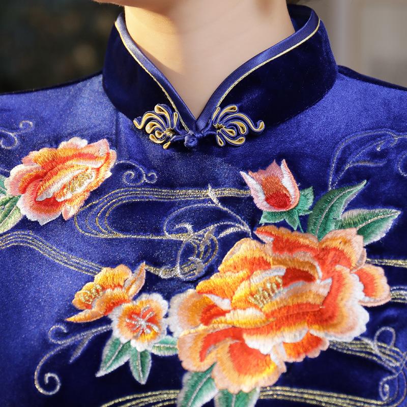 A long autumn and winter velvet cheongsam improved daily banquet large size performance clothes women's clothing Chinese style