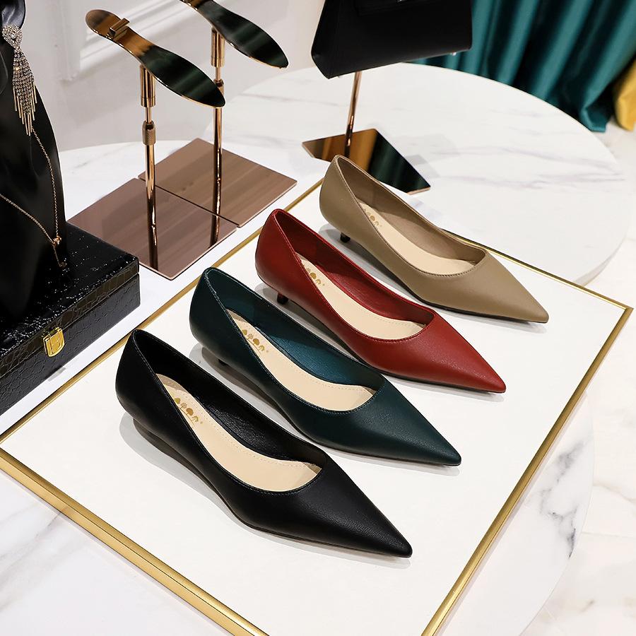 Women's Fashion Commuting Thin Low Heel Pointed Shallow Mouth Versatile Comfortable Single Shoes Flat Shoes