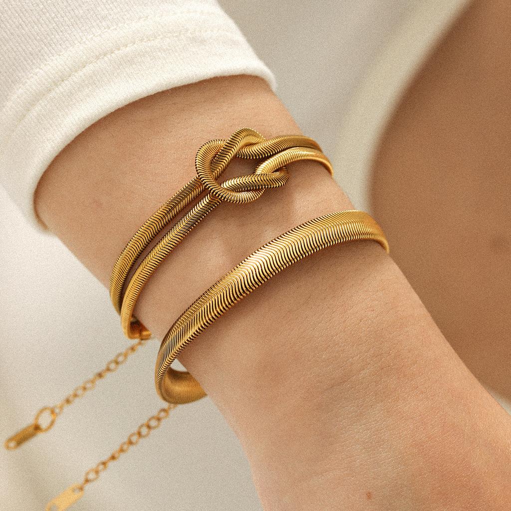Exaggerated unique hand jewelry 18k gold snake chain bracelet for women, high-end knotted bracelet, Instagram style