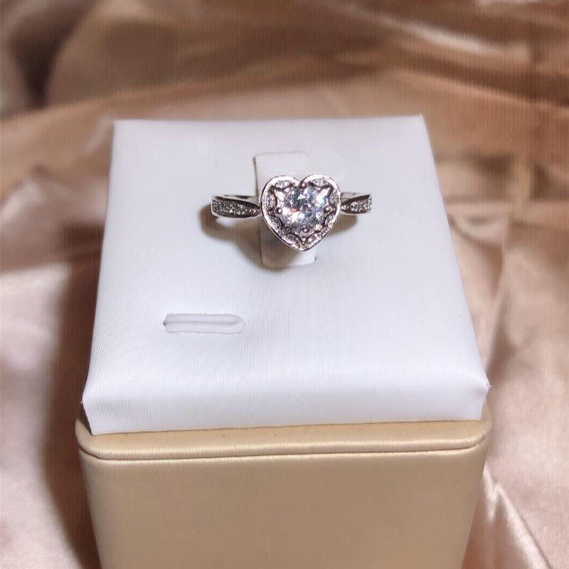 European and American Accessories Simulated Diamond Heart-shaped Ring Silver Jewelry Fashionable and Versatile Rings Without Fading Birthday Gifts