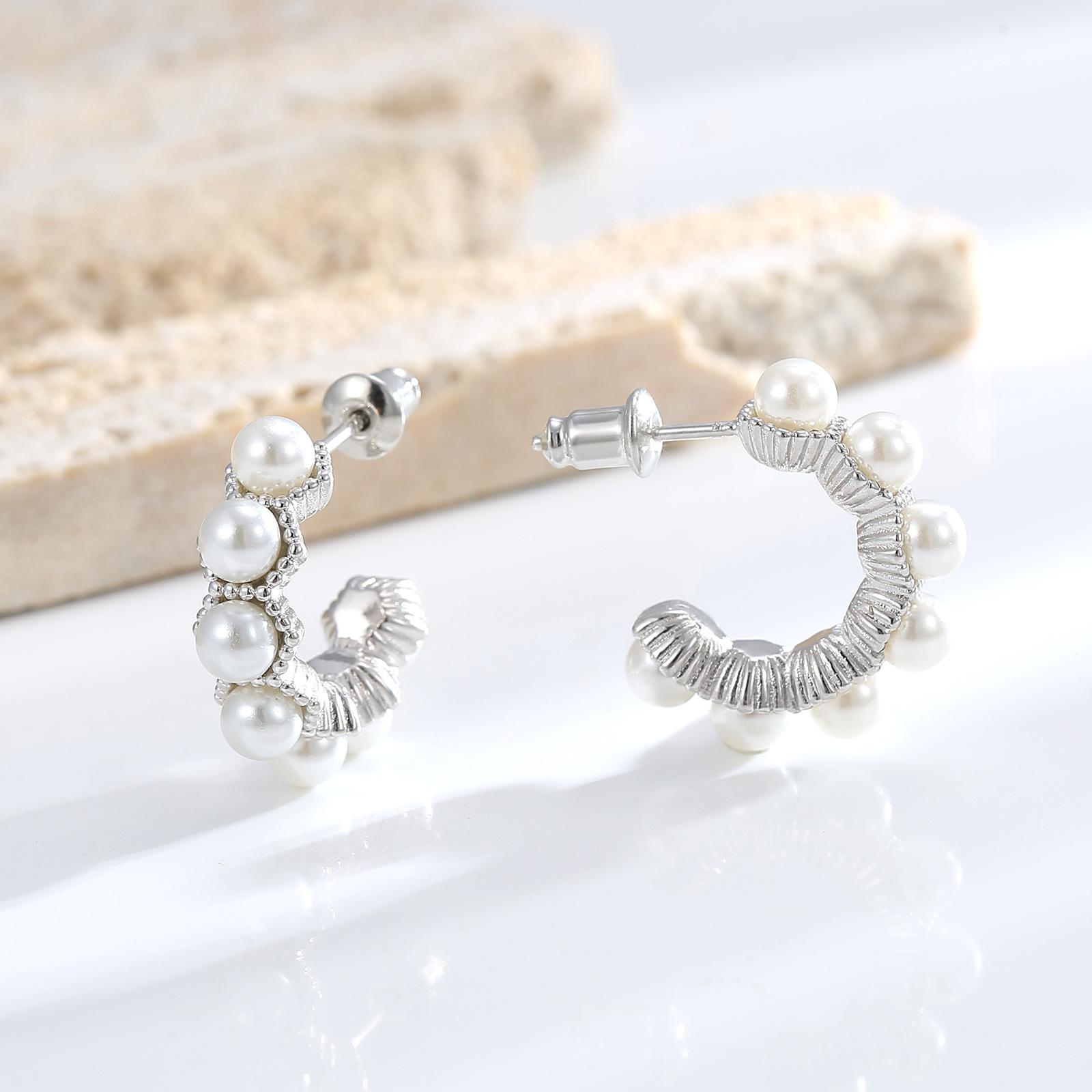 

Маленькие и изысканные жемчужные серьги, летние высококлассные серьги-пусеты из серебра 925 пробы, модные, элегантные, с темпераментом.