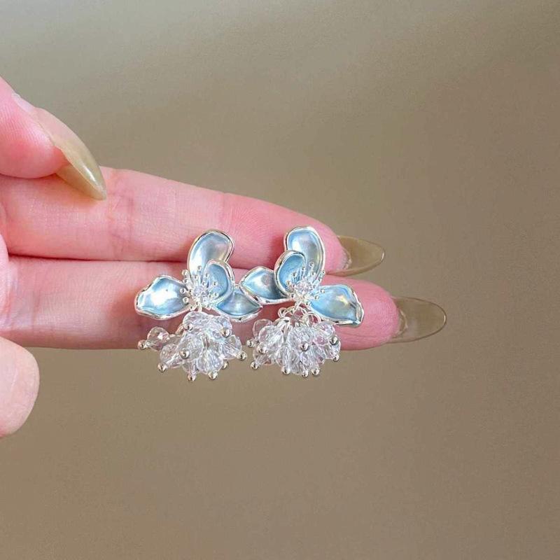 Silver Needle Drip Oil Flower Pearl Stud Earrings - Elegant Fashion Accessories for Women