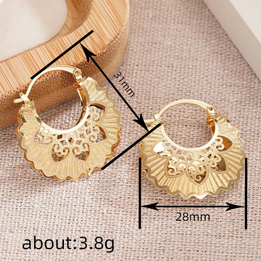Scalloped Edge Heart Hollow Filigree Hoop Huggie Earrings Ethnic New Chinese Style Women Jewelry