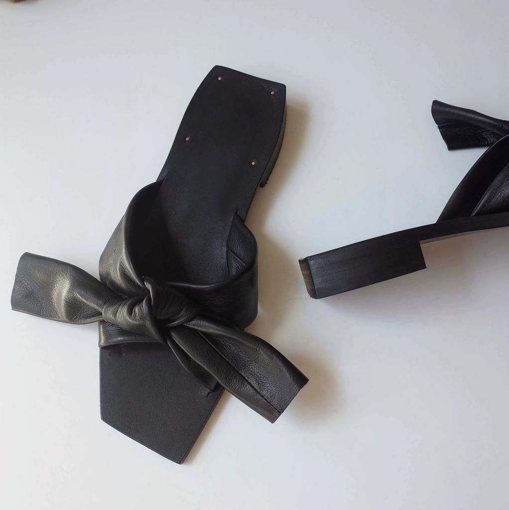 Cowhide Version~ Niche Cross Bow Square Head Slippers Women's Outer Wear 2025 Summer Flat Bottom Low Heel One-word Sandals