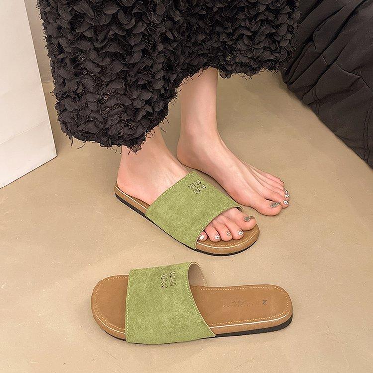 [Armano] Sanfte koreanische Version von flachen Pantoffeln für Damen-Sommerbekleidung 2025 neu Xiaoxiangfeng Ein-Wort-Slipper Strand-Sandalen
