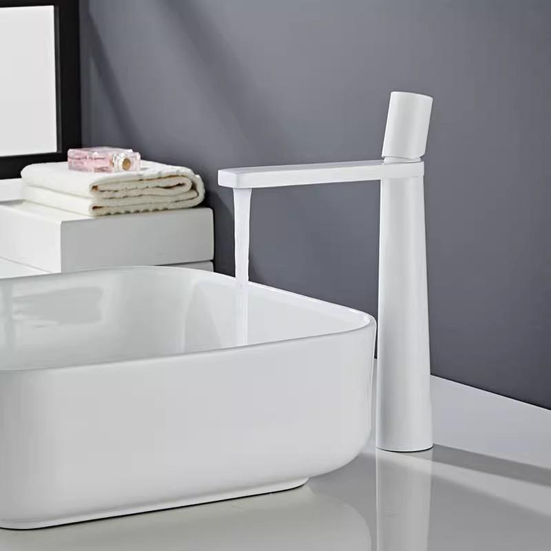 Black Basin Faucet Brass Bathroom Faucet Mixer Tap Brushed Gold Wash basin Faucet Single Handle Hot and Cold Lavotory Faucet