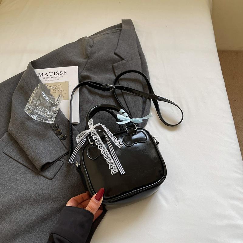 Korea Fashion Portable Bowling Bag Women's 2025 New Simple Versatile Pillow Bag One Shoulder Crossbody Small Square Bag