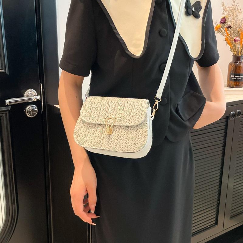 2025 New Versatile Shoulder Messenger Bag Summer Woven Bag Women's Small Fresh Lace Flower Woven Saddle Bag