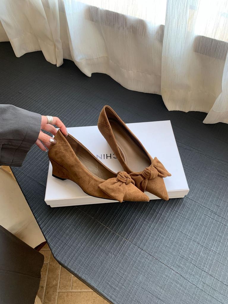 2025 new autumn new pointed suede bow retro high heels women's fashion wedge heel commuter shoes
