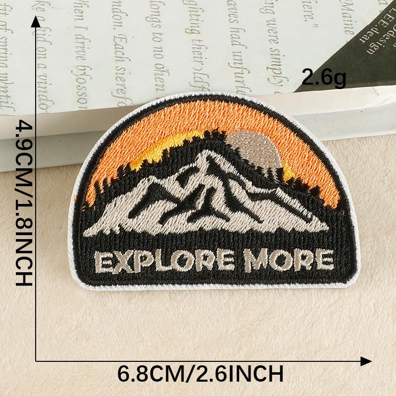 Вышитая нашивка «Горный закат» для кепок и одежды