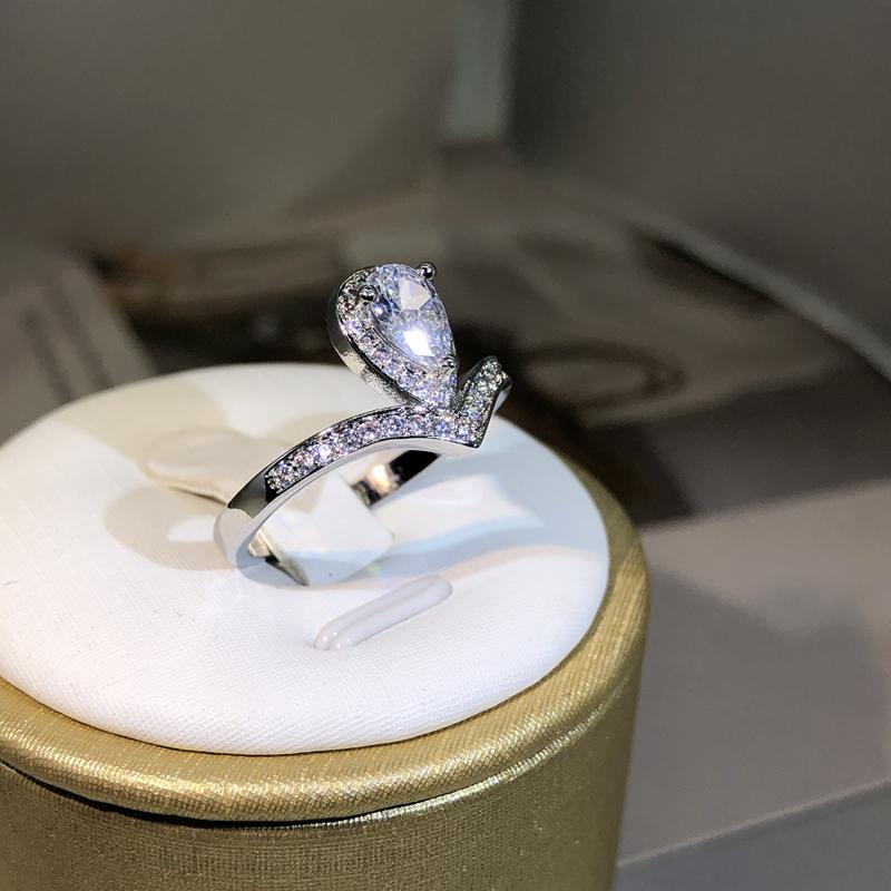 Sale Water Drop Design Women Ring Micro Paved Crystal Zircon Elegant Bridal Wedding Engagement Jewelry Ring for Lover