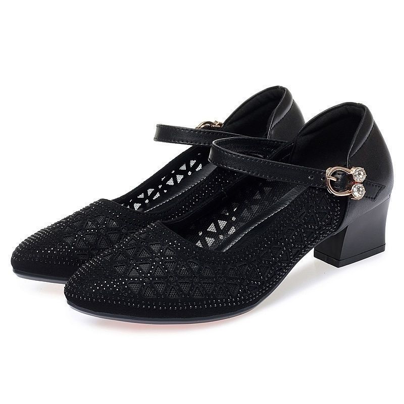 

Сандалии на среднем каблуке. Сандалии в сетку. Туфли с отверстиями. Женские сандалии с полой дышащей мягкой подошвой для среднего возраста. 35 чёрный