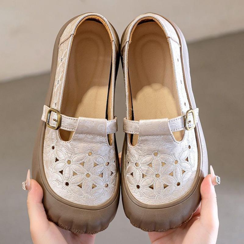 Hollow summer leather embroidery women's shoes round head flat bottom hole women's shoes non-slip comfortable mother shoes sandals