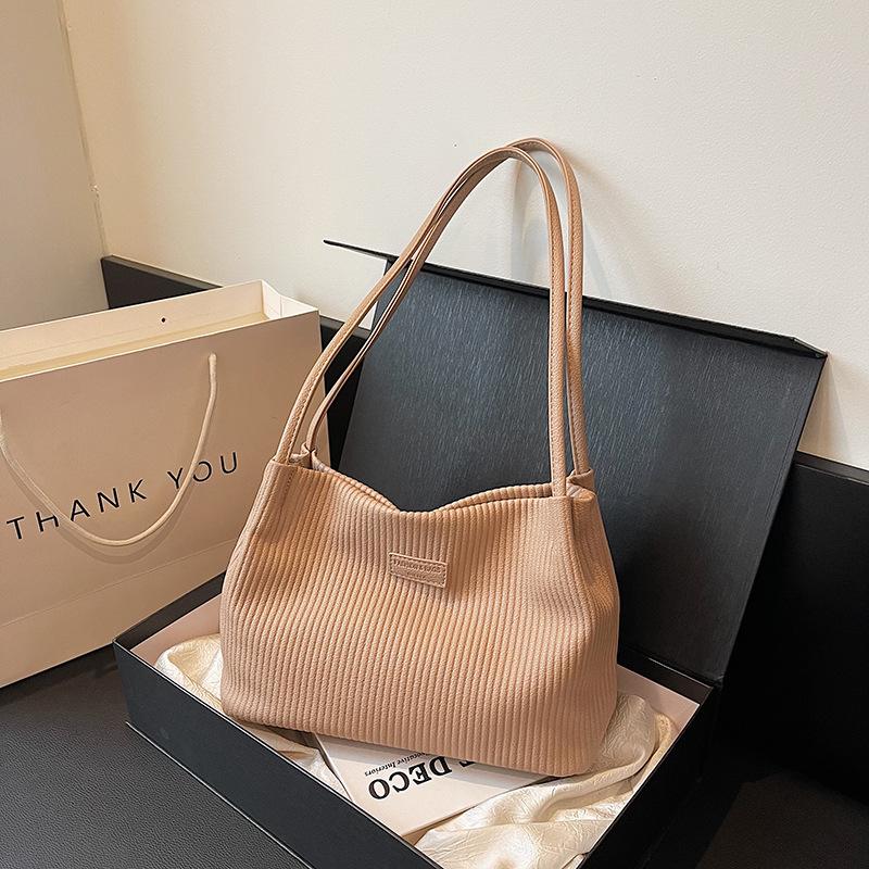 Premium Sense Bag Women's 2024 New Autumn and Winter Fashion Texture Shoulder Underarm Bag Popular Versatile Commuter Tote Bag
