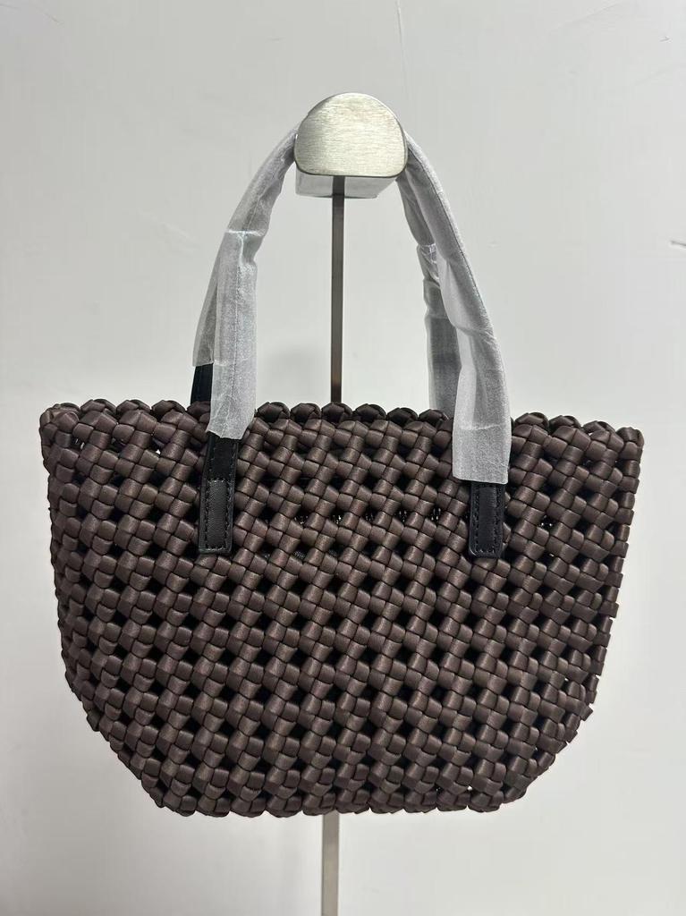 New Large Capacity Hand-Woven Pinwheel Knot Tote Bag with Niche Cutout Design for Mother and Child.