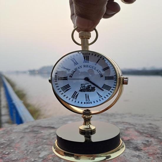 Orologio da Tavolo in Ottone 11,43 cm Fatto a Mano Classico Decorazione per Casa Ufficio Soggiorni, Uffici, Camere da Letto, Studi Regalo di Compleanno Anniversario Matrimonio