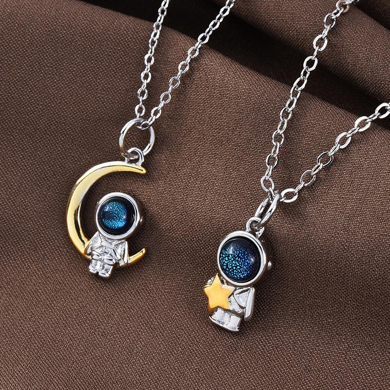 2022 Star Moon Astronaut Couple Necklace Men And Women A Niche Design Light Luxury Collarbone Chain Tide