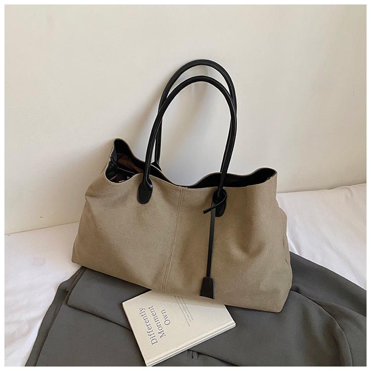 

Commuter large capacity armpit big bag women 2025 new retro fashion handbag casual shoulder tote bag tide