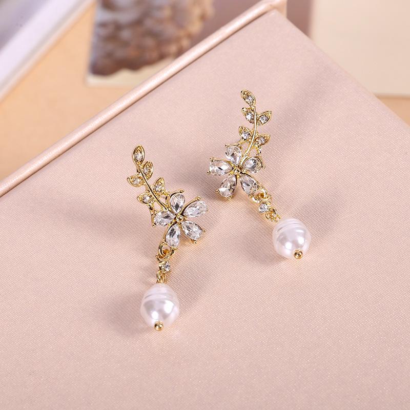 S925 Sterling Silver Leaf Pearl Stud Earrings with Zirconia for Women Electroplated