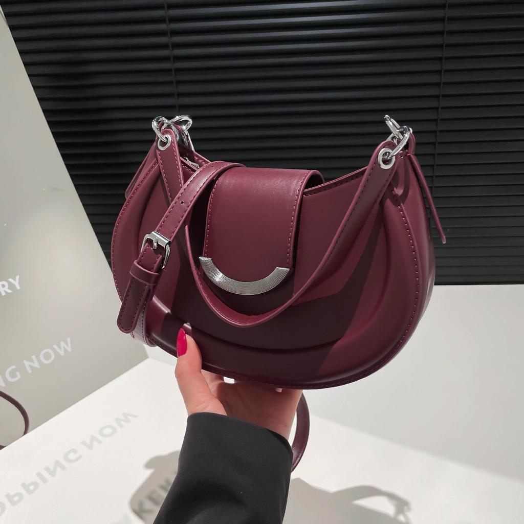 Textured bag women's large-capacity fashion niche women's shoulder messenger bag versatile underarm saddle bag