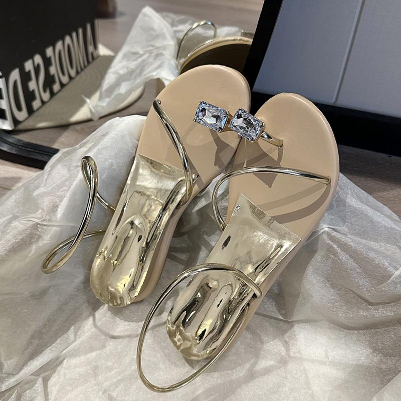 

Босоножки со стразами женские летние французский темперамент, модные тапочки с юбками, красивые шлепанцы женские 39 золотой