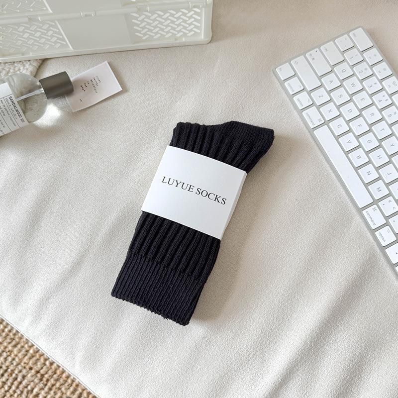 Women's 2024 Shark Pants: Stylish Autumn/Winter Mid-Tube Combed Cotton Socks, Non-Slip, Deodorant, Sweat-Absorbent.